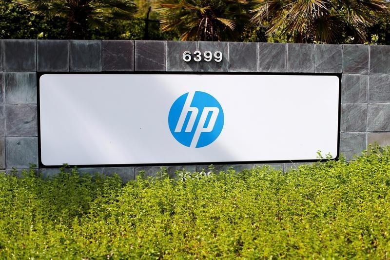 © Reuters. The entrance to a Hewlett-Packard Co office complex is shown in Rancho Bernardo, California