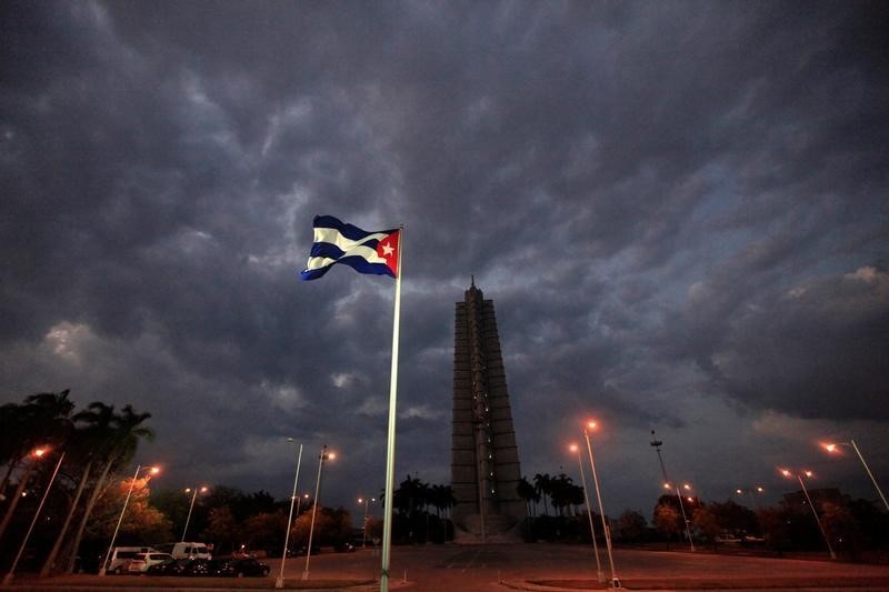 © Reuters. Cuba reconocerá legalmente a pequeñas y medianas empresas privadas