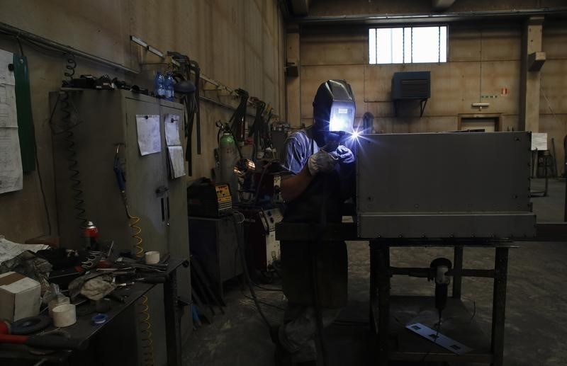 © Reuters. A worker welds in a factory in Gravellona Lomellina