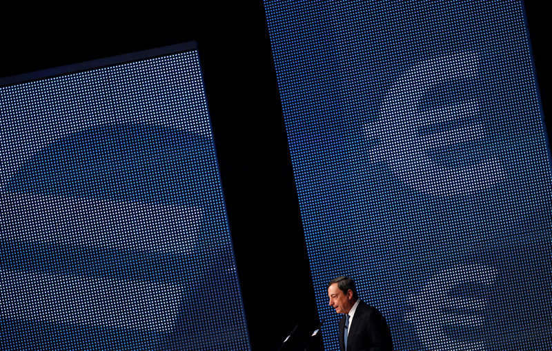 © Reuters. European Central Bank President Draghi speaks during Economy Day in Frankfurt