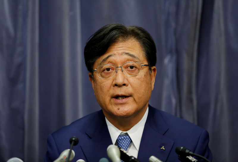 © Reuters. Mitsubishi Motors Corp Chairman of the Board and CEO Osamu Masuko speaks during a news conference in Tokyo
