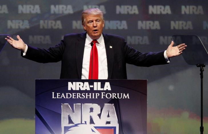 © Reuters. Republican presidential candidate Donald Trump addresses members of the National Rifle Association during their NRA-ILA Leadership Forum during at their annual meeting in Louisville