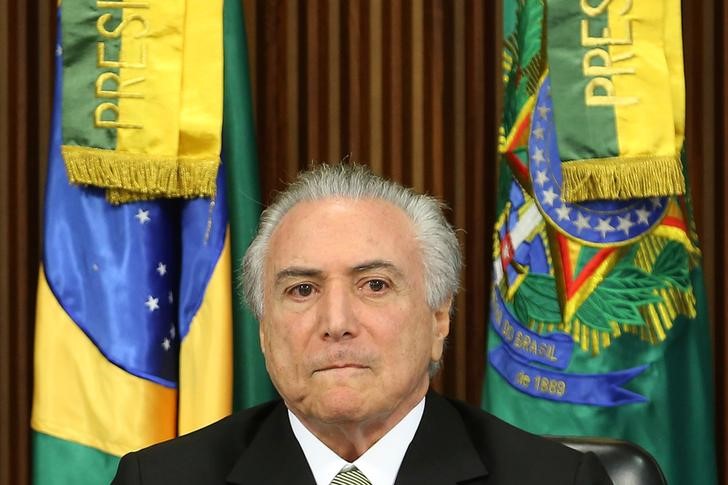 © Reuters. Presidente interino, Michel Temer, durante apresentação de medidas econômicas a líderes do Congresso.