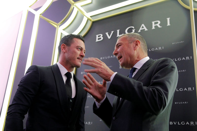 © Reuters. Bulgari CEO Babin talks to actor Evans during ribbon cutting ceremony to celebrate opening of new Bulgari store in Moscow