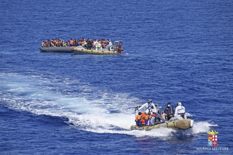 © Reuters. البحرية الإيطالية: انقلاب قارب مهاجرين وانتشال 7 جثث