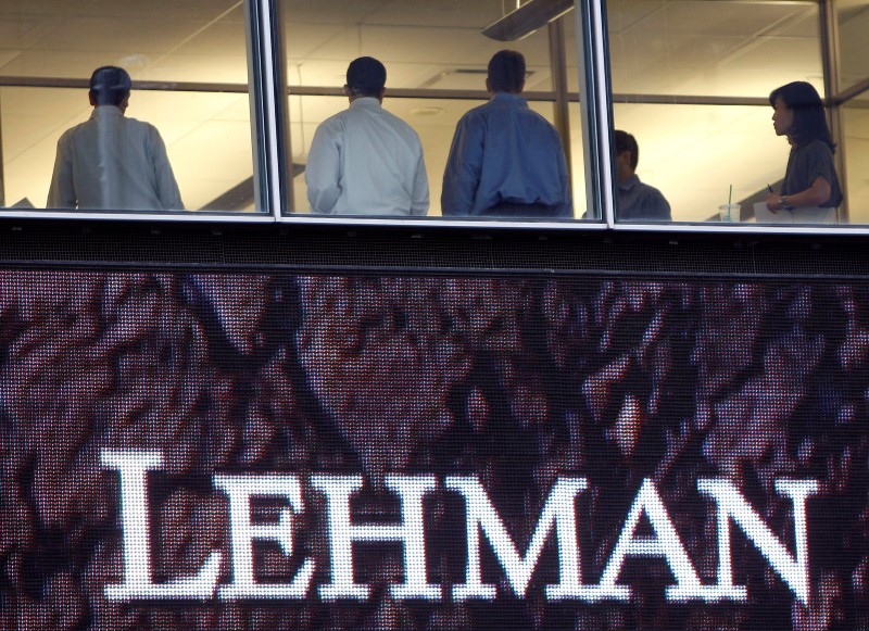 © Reuters. File photo of people at Lehman Brothers headquarters in New York