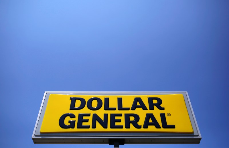 © Reuters. A sign is seen outside a Dollar General store in Chicago