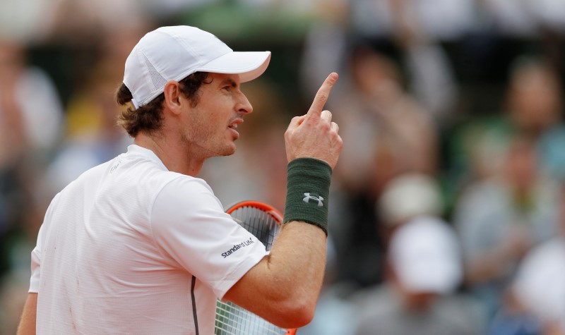 © Reuters. Tennis - French Open - Roland Garros - Mathias Bourgue of France v Andy Murray of Britain