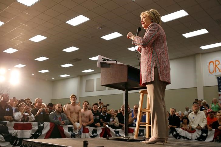 © Reuters. Hillary Clinton faz discurso em Buena Park, na Califórnia