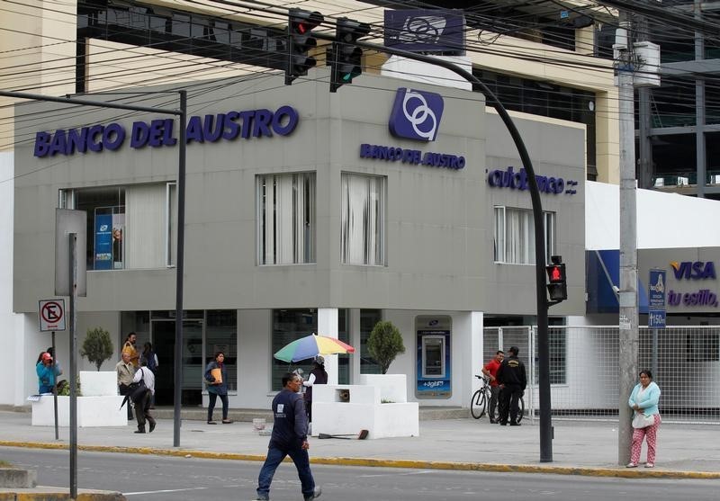 © Reuters. A branch of the Banco del Austro is seen in Quito