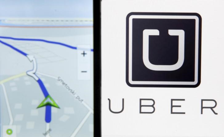© Reuters. Nokia Maps é visto em smartphone ao lado de logo do Uber