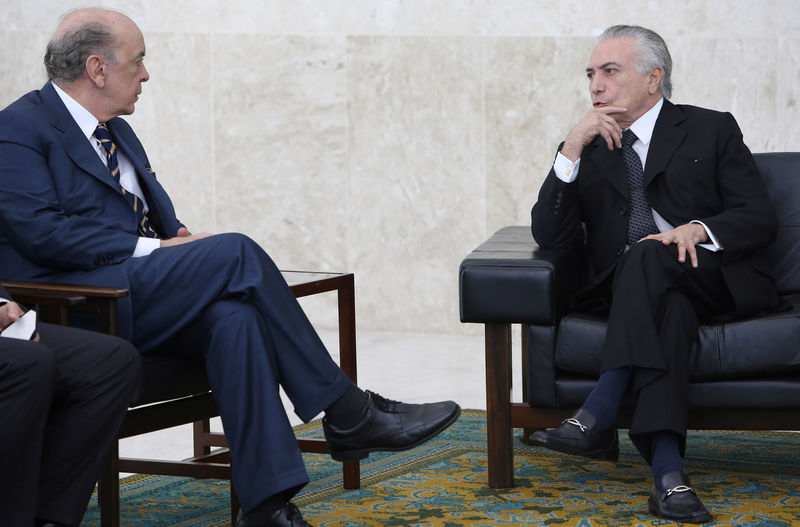 © Reuters. Brazil's interim President Temer and his Foreign Minister Serra attend a credentials presentation ceremony of several new diplomats, at Planalto Palace in Brasilia