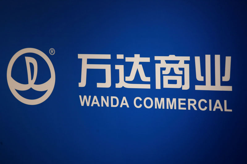 © Reuters. The company logo of Dalian Wanda Commercial Properties Co Ltd is displayed at a news conference on the company's annual results in Hong Kong