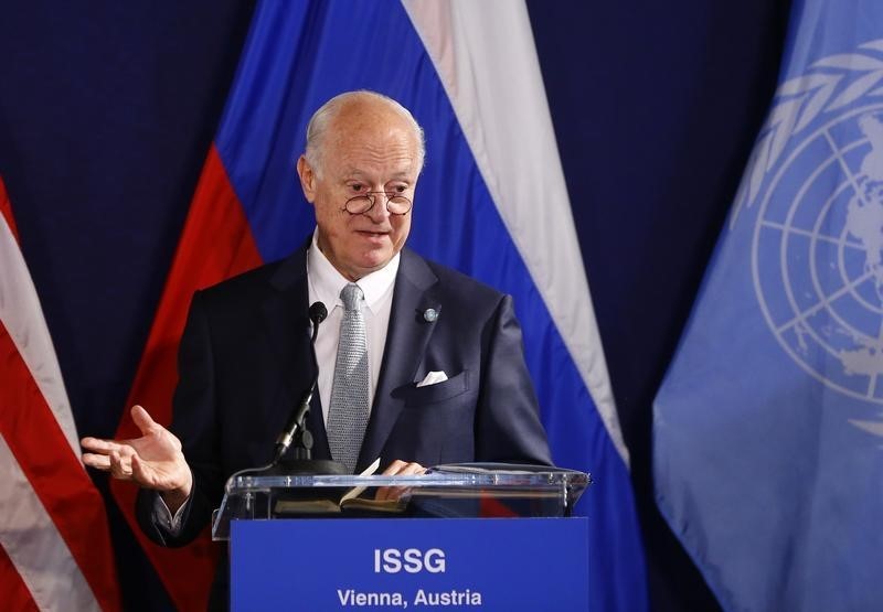 © Reuters. United Nations special envoy on Syria de Mistura speaks during a news conference in Vienna