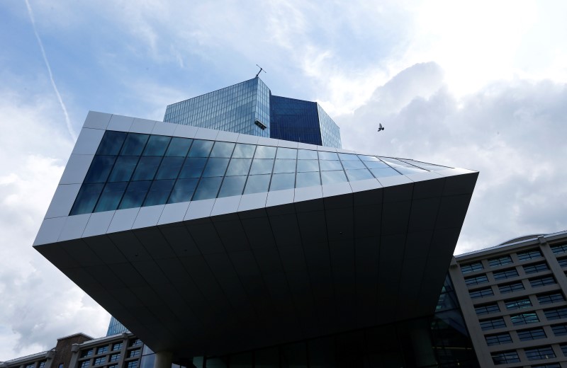 © Reuters. El BCE revisará cómo afronta la banca los tipos de interés ultrabajos