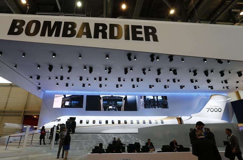 © Reuters. Visitors look at Global 7000 Bombardier aircraft replica during EBACE at Cointrin airport in Geneva