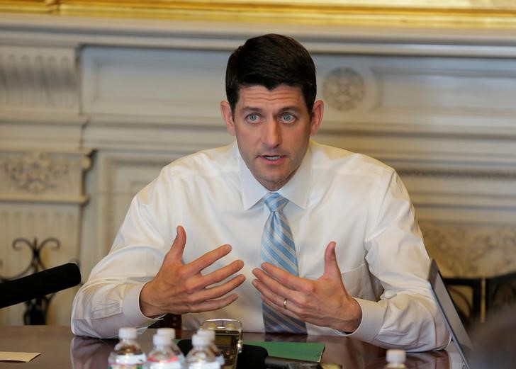 © Reuters. Speaker of the House Ryan (R-WI) speaks to reporters on Capitol Hill in Washington.
