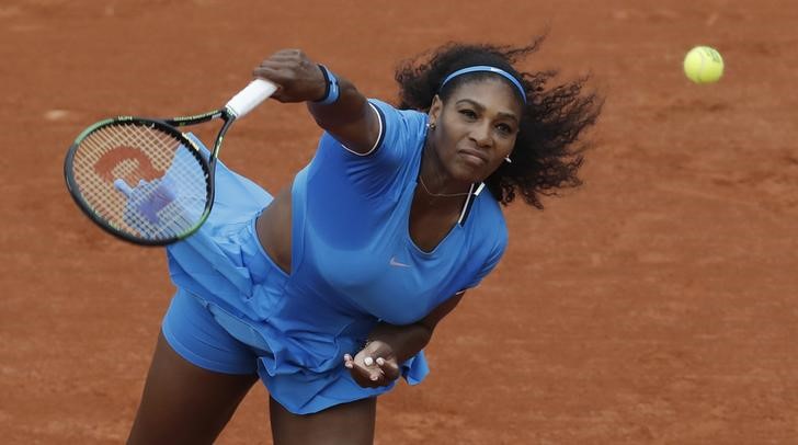 © Reuters. سيرينا تطيح ببيريرا وتتقدم في بطولة فرنسا المفتوحة