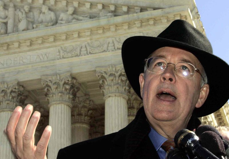 © Reuters. Kenneth Starr speaks outside the Supreme Court in Washington after arguing a case in Washington