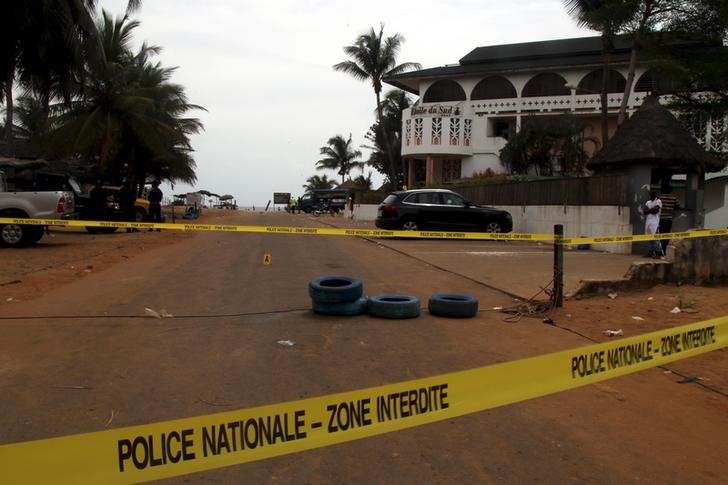 © Reuters. ساحل العاج تلقي القبض على رجل يشتبه بأن له صلة بهجوم جراند بسام
