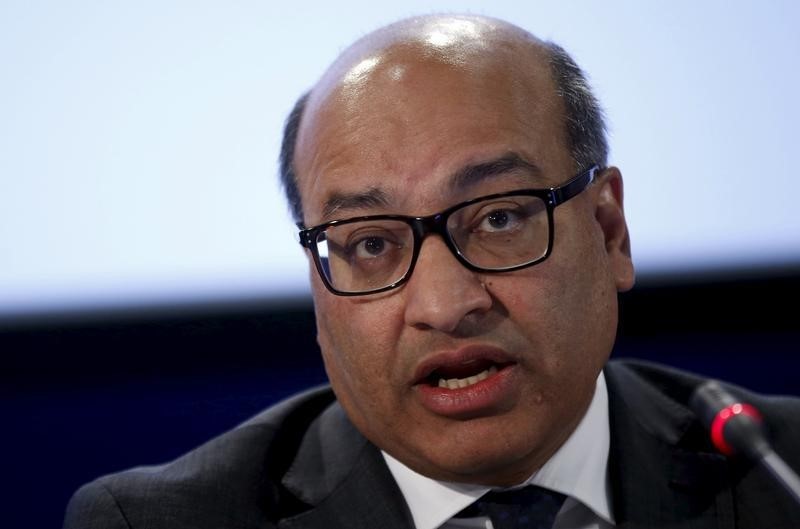 © Reuters. EBRD President Chakrabarti speaks during a news conference in Tbilisi