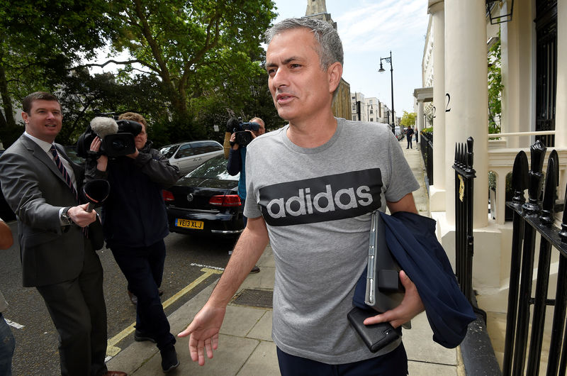 © Reuters. Jose Mourinho reacts to a question from a journalist as he walks towards his house in London