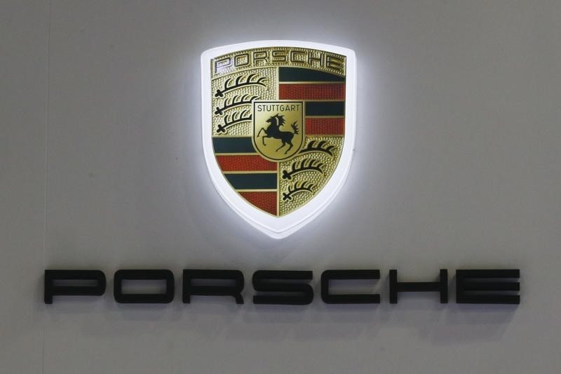 © Reuters. The logo of Porsche is pictured at at the 37th Bangkok International Motor Show in Bangkok