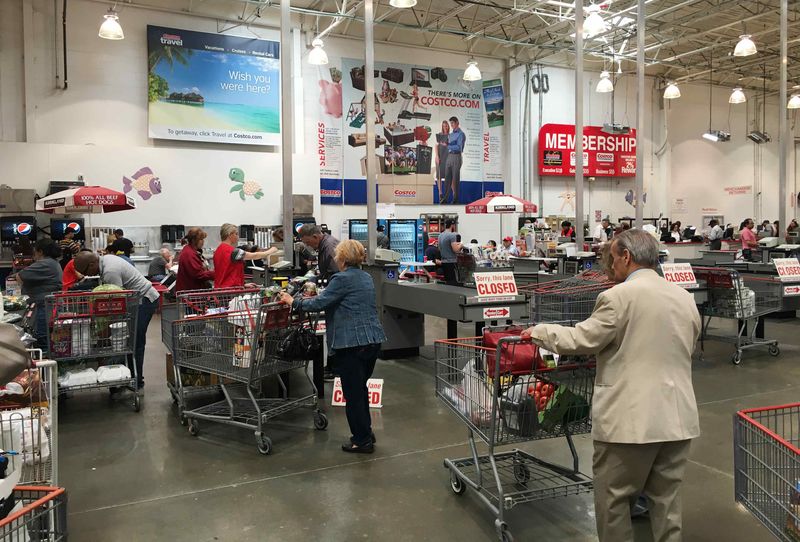 © Reuters. People are seen inside shopping at a Costco Wholesale warehouse club in Westbury, New York