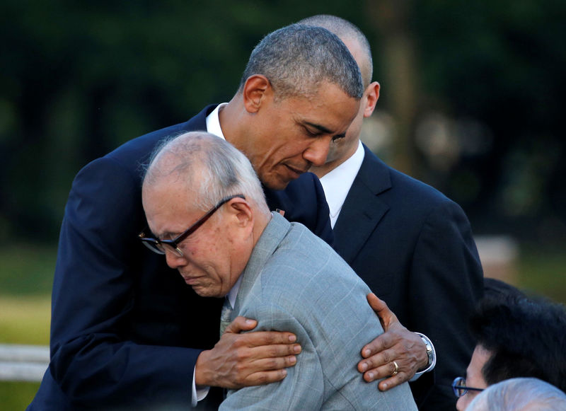 © Reuters. Obama visita Hiroshima, pide un mundo sin armas nucleares