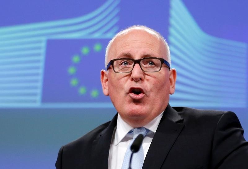 © Reuters. EU Commission First Vice-President Timmermans addresses a news conference in Brussels