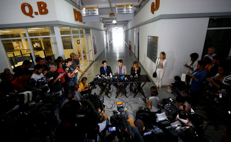 © Reuters. Rio de Janeiro police chiefs attend a news conference on the investigations on the gang rape of a teenage girl in Rio de Janeiro