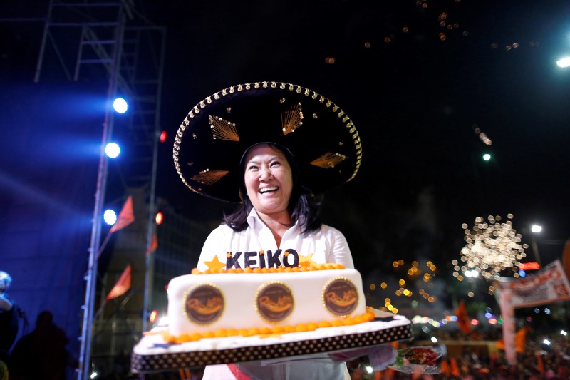 © Reuters. Peruvian presidential candidate Keiko Fujimori of the Fuerza Popular (Popular Force) party attends an election rally in Lima