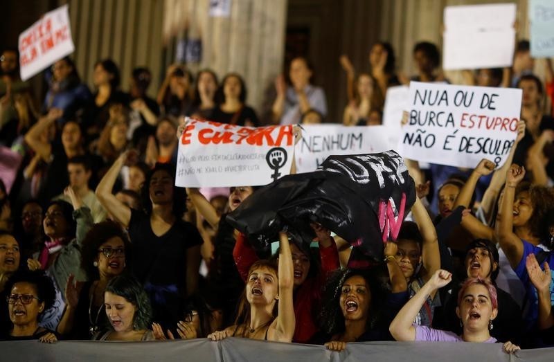 © Reuters. La policía de Río de Janeiro investiga una violación múltiple que conmociona a Brasil
