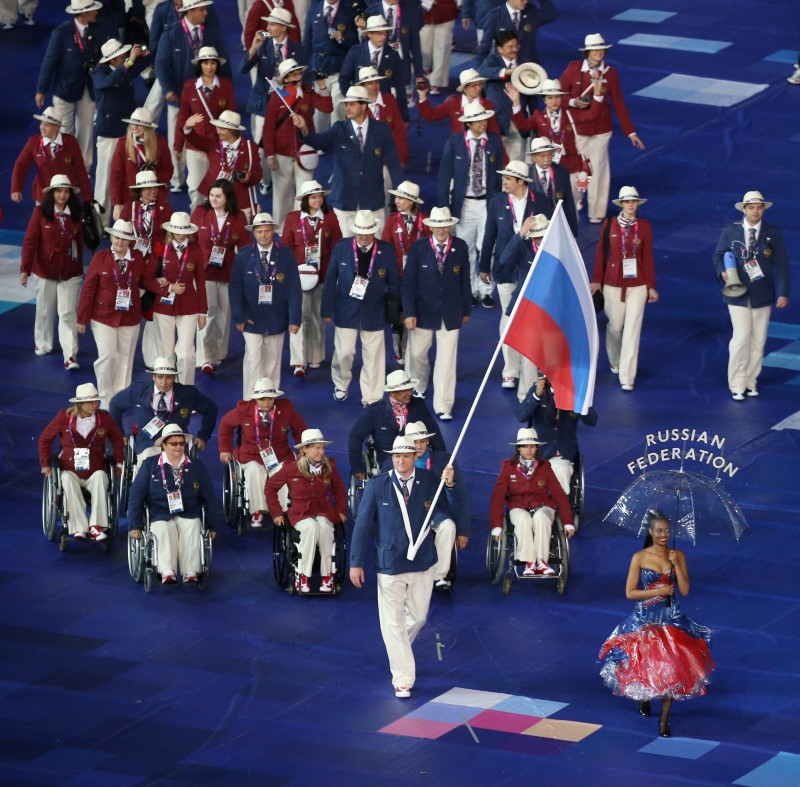 © Reuters. Russian athletes participate in the opening ceremony of the London 2012 Paralympic Games in the Olympic Stadium