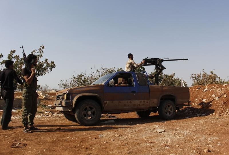 © Reuters. مرصد:مقتل العشرات في اشتباكات بين الدولة الإسلامية والمعارضة السورية