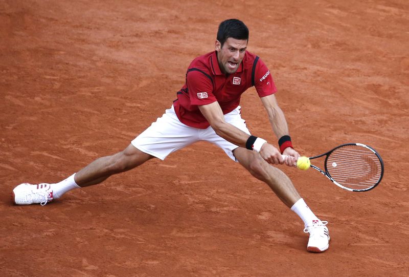 © Reuters. Tennis - French Open - Roland Garros - Novak Djokovic of Serbia v Aljaz Bedene of Britain