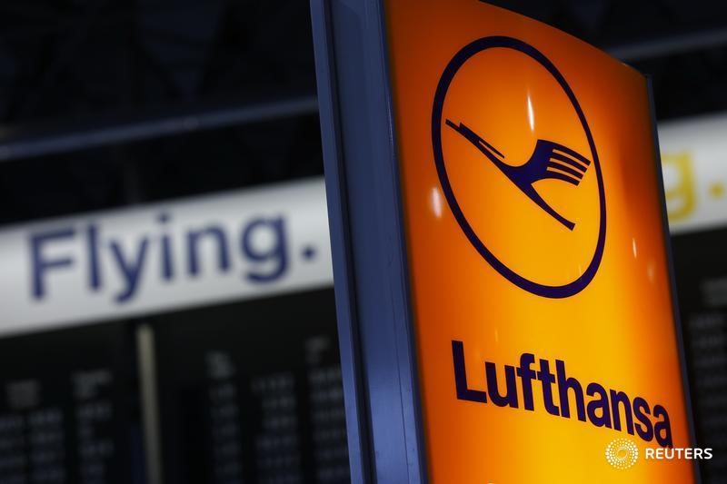 © Reuters. Lufthansa suspende temporalmente sus vuelos a Caracas