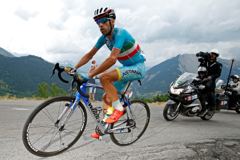 © Reuters. Astana rider Vincenzo Nibali of Italy cycles during the 19th stage of the 102nd Tour de France cycling race