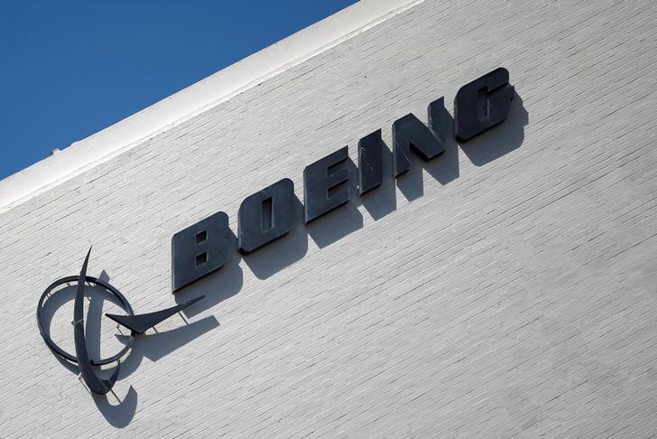 © Reuters. The logo of Dow Jones Industrial Average stock market index listed company Boeing (BA) is seen in Los Angeles