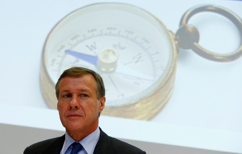 © Reuters. Former Zurich Insurance Chief Executive Martin Senn attends the company's annual news conference in Zurich