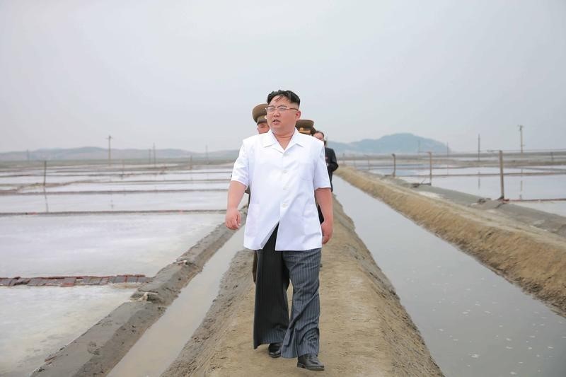 © Reuters. North Korean leader Kim Jong Un visits the Kwisong Saltern