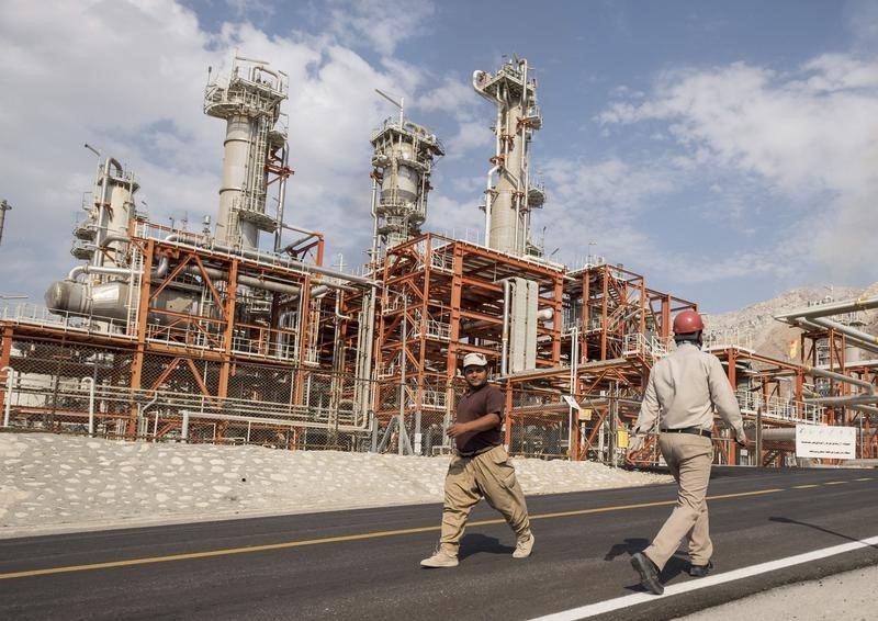 © Reuters. برتامينا الإندونيسية تشتري 600 ألف طن من غاز البترول المسال من إيران