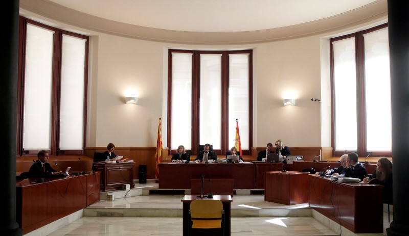 © Reuters. General view of the courtroom where the trial of Argentine soccer star Lionel Messi and his father Jorge Horacio Messi started in Barcelona