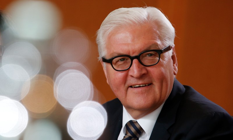 © Reuters. German Foreign Minister Steinmeier attends a cabinet meeting at the Chancellery in Berlin