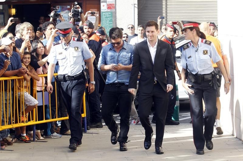 © Reuters. Lionel Messi chegando em tribunal em Gavá, Barcelona