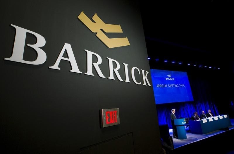 © Reuters. Barrick Gold Corp Chairman Thornton speaks during their annual general meeting for shareholders in Toronto