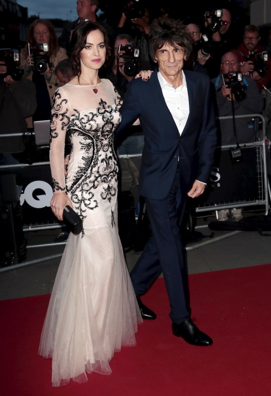 © Reuters. Ronnie Wood  e Sally Wood chegam à Royal Opera House em Londres