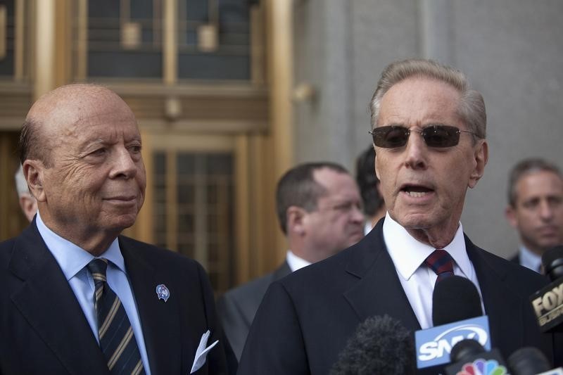 © Reuters. New York Mets' owners Saul Katz and Fred Wilpon speak with media outside New York Federal Court