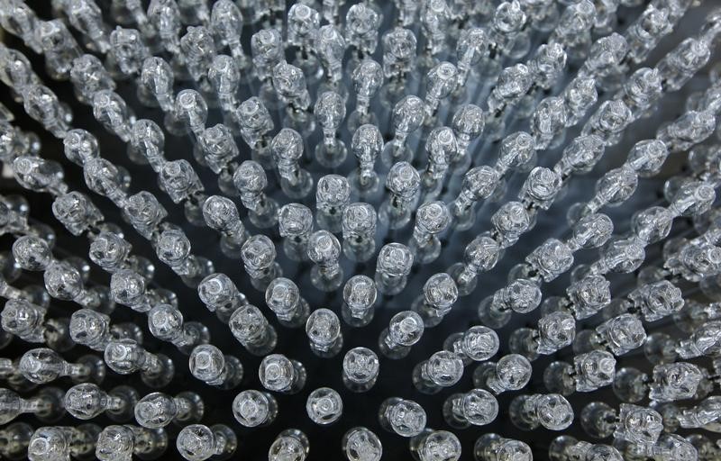 © Reuters. Halogen inserts for low-energy consumption light bulbs are seen in Molsheim