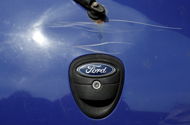 © Reuters. A Ford logo is seen on a car's back at a scrapyard in Fuerstenfeldbruck